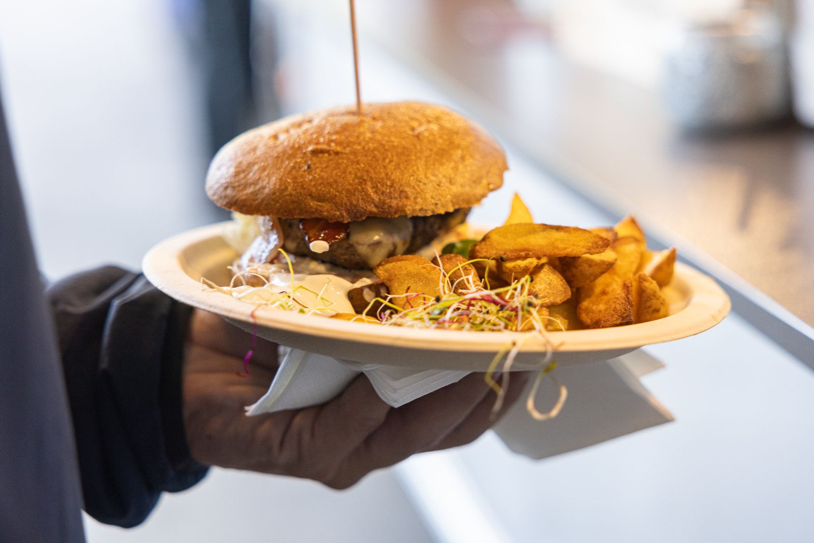 ©Mesch-Küchler Technik-03 Mittagessen-5986.jpg