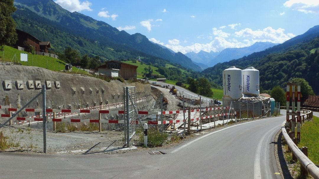 Mörtel_2011-08_31_Somaini_Baust_Prada_Küblis_(16-9)_Referenz.jpg
