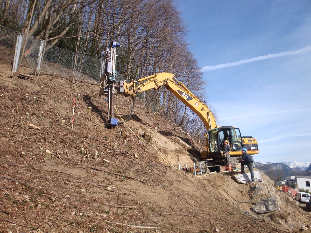 2010-03_21_Schelbert_Anbaulafette_Verrohrtes bohren_TMF14-1.JPG