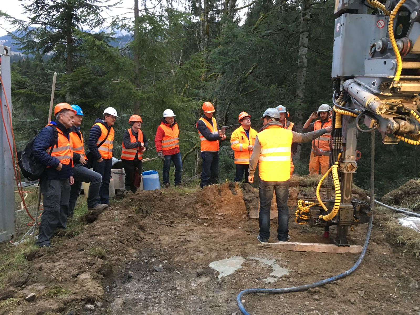 Schulungen und Instruktionen auf Ihrer Baustelle Schulung_Ghelma.JPG
